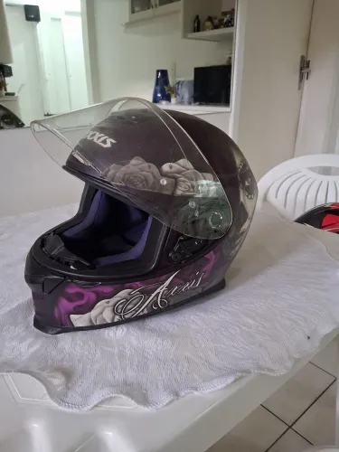Capacete top