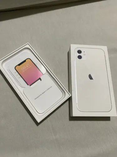 iPhone 11 branco 64gb + caixa + cabo original