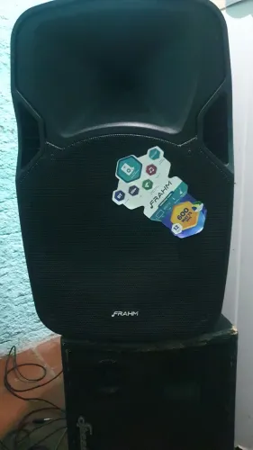 Caixa amplificada frahm falando de 15 top nova quero 700 pra vim busca não baixo sapucaia