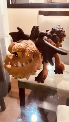 Vendo boneco Baby Batat?o do filme Como treinar seu dragão .