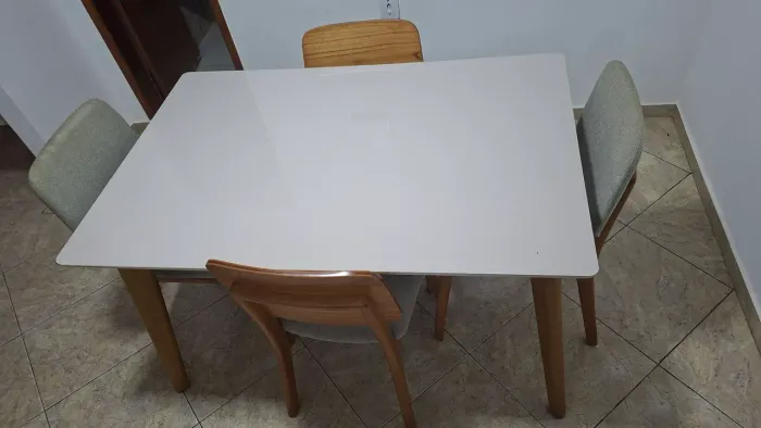 Sala de Jantar Completa - Mesa + 4 Cadeiras
