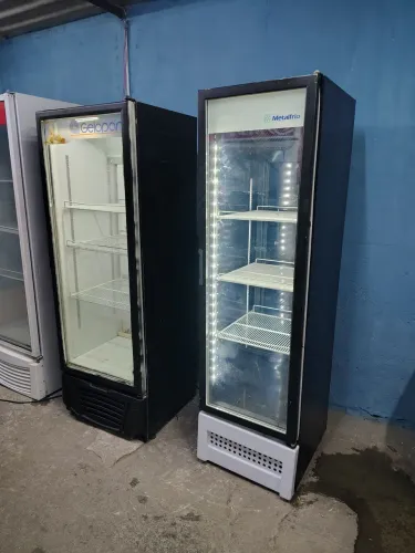 Geladeira expositora Metalfrio slim BLACK ENTREGA
