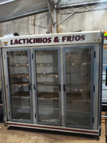 Expositor auto serviço para bebidas frios e laticínios