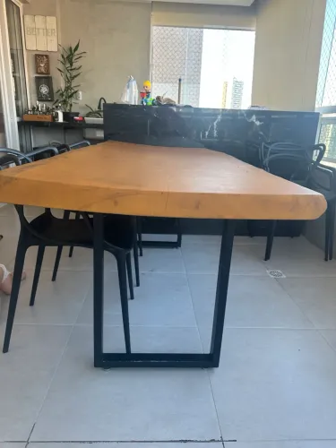 Mesa de madeira com pé em serralheria 2,00x0,85