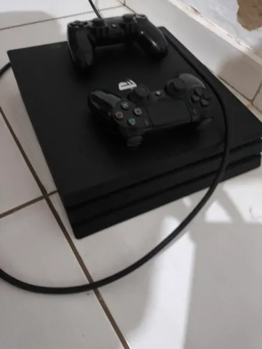 PS4 Pro com defeito - vendo no estado / para conserto ou retirada de peças