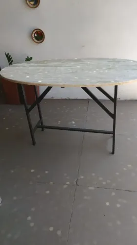 Mesa oval pés de ferro