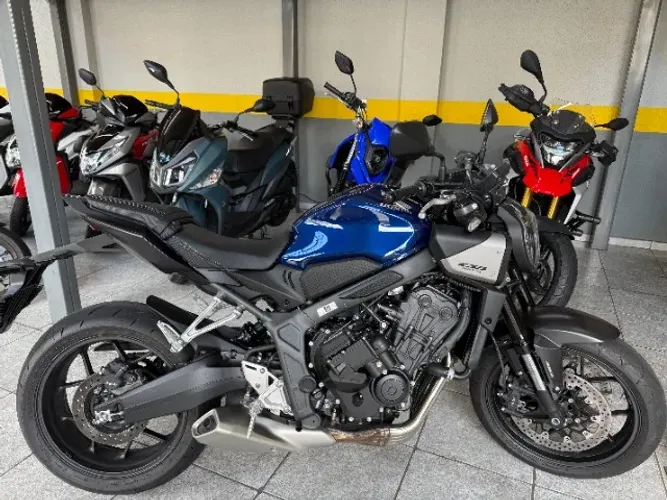 CB 650 R 25/26 C/ 1.020 Kms