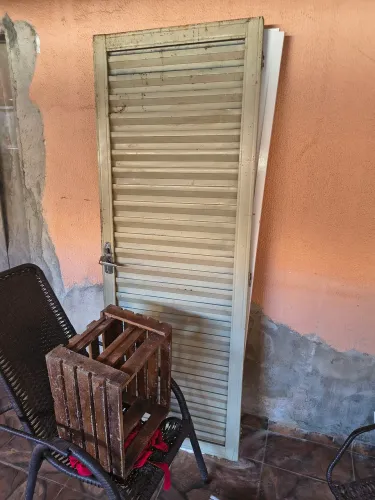 Janelas Veneziana e portas usada