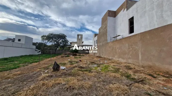 Terreno com 367,40m² à venda no bairro jardim Karaíba