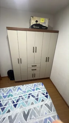 Guarda roupa 6 portas bem conservado