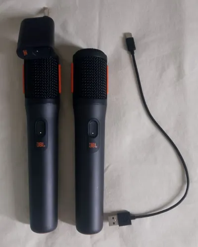 Microfones JBL alcance 30 metros Bluetooth - 20 horas bateria 