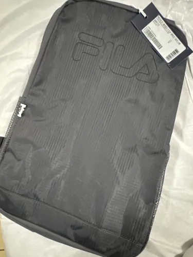 Vendo mochila nova FILA