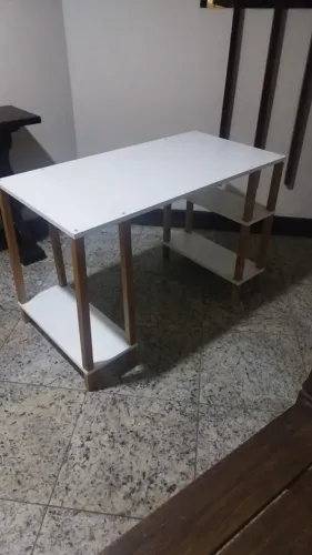 Mesa retangular de madeira maciça 