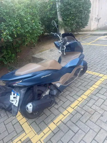 VENDO PCX DLX AZUL 2024