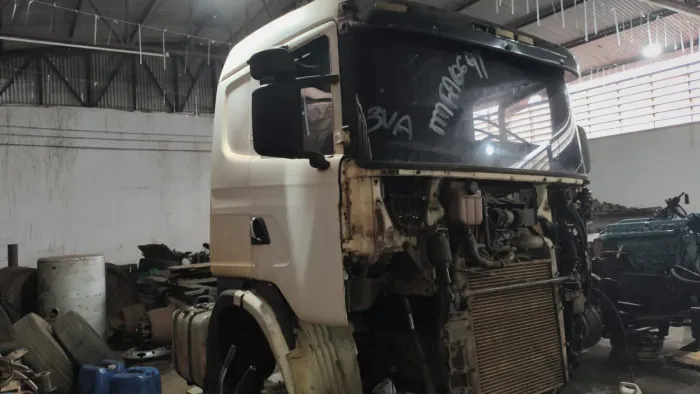 Caminhão Scania 124 para retirada de peças
