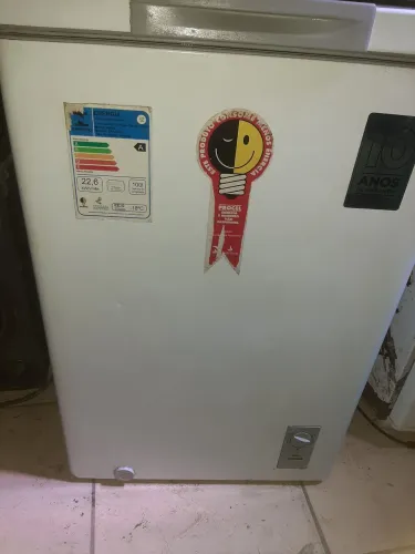 Freezer semi novo