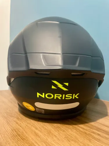 Capacete Norisk e Axxis