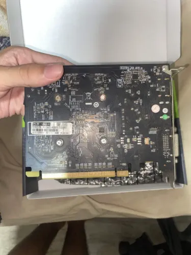Placa de Vídeo AMD Radeon RX 560 4GB GDDR5