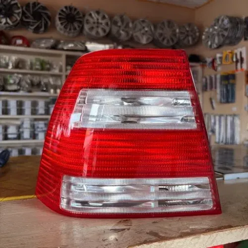 Lanterna Traseira Esquerda VW Bora 2000 A 2007 Original Hella México 1J5945095AB