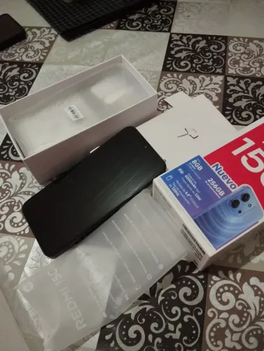 CELULAR REDMI 15C NOVO.