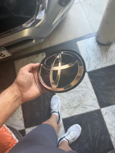 Emblema da Hilux e Sw4 antiga e nova