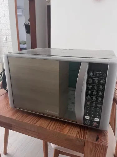 MICROONDAS ELETROLUX 31 LITROS