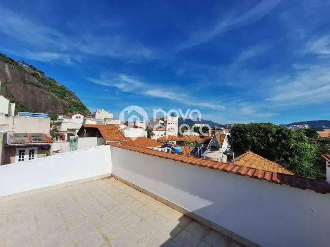 Urca | Casa 4 quartos, sendo 1 suite