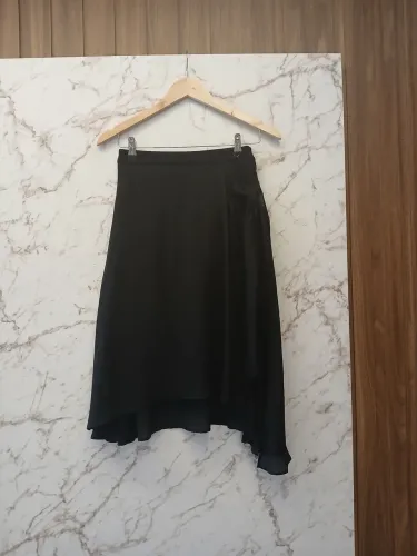 saia dimmy preta transpassada | tam p | impecável