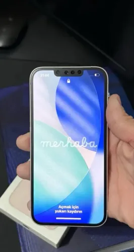 IPhone 13 com caixa impecável