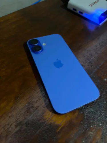 iPhone 16 azul