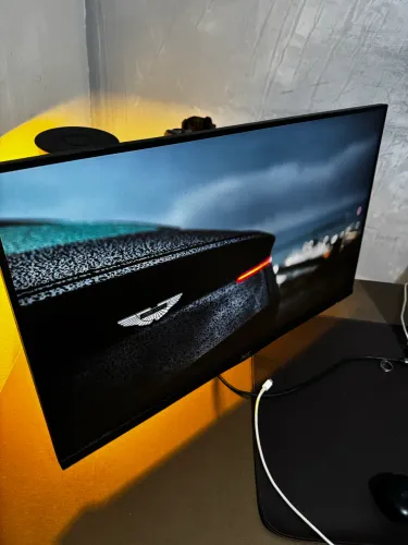 Monitor AOC HERO gamer 27pol 144hz com braço articulado