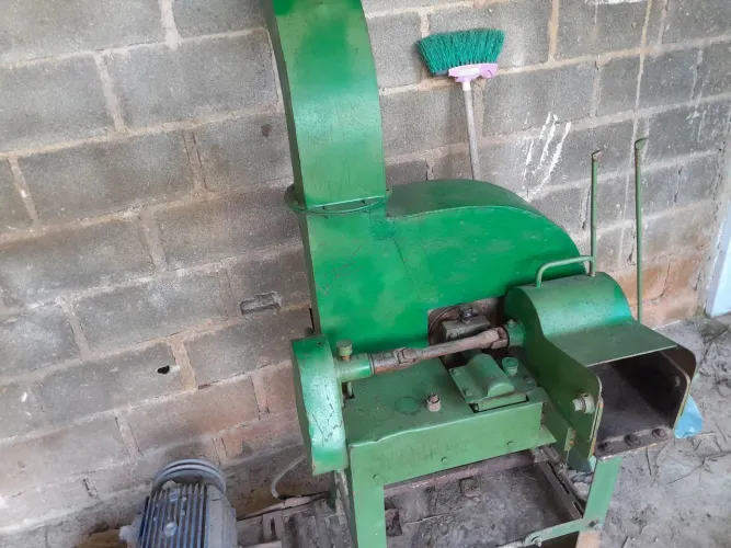 Ensiladeira Nogueira grande super conservada motor 10cv trifásico