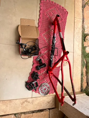 Quadro aro 29, peças extras