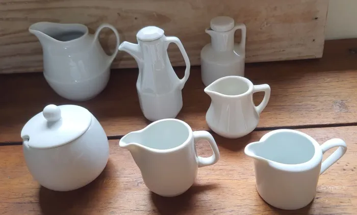 Conjunto de molheiras e outras peças de porcelana Schmidt
