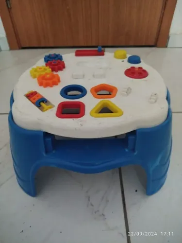 Mesinha de atividades por 40 reais