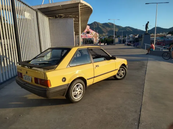 Ford Escort XR3 1.8 / 1.6 Conversível 1988