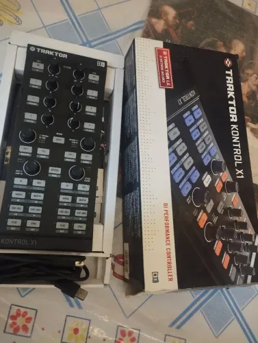 Controladora Traktor Kontrol X1 MK1
