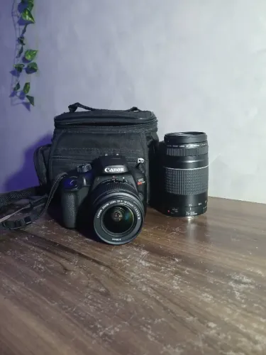 Canon T100 com 2 lentes