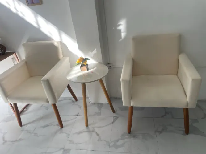 Par de Poltronas para Salão, Clínica ou Recepção - Excelente Estado