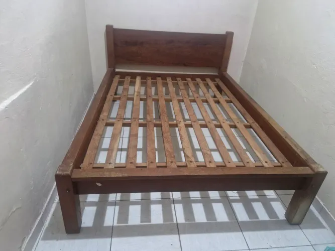 Cama de Casal em Madeira Maciça - Muito Resistente - R$ 400