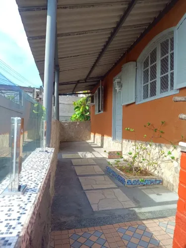 CASA COM DOIS QUARTOS EM PIEDADE.