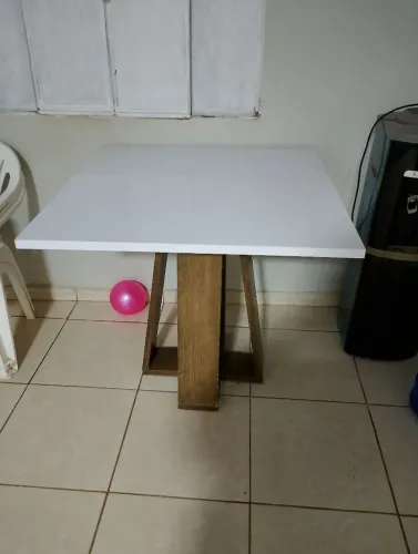 Mesa sem cadeiras