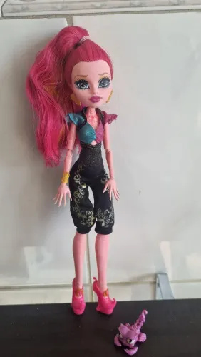 RESERVADA MARIA Monster High Gigi Grant 13 Wishes