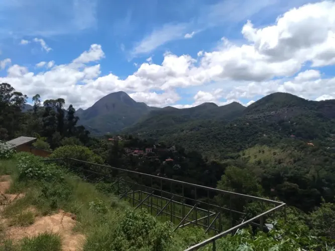 VENDA -Lote/Terreno em Condomínio com 3.647 m² em Itaipava - Petrópolis - RJ