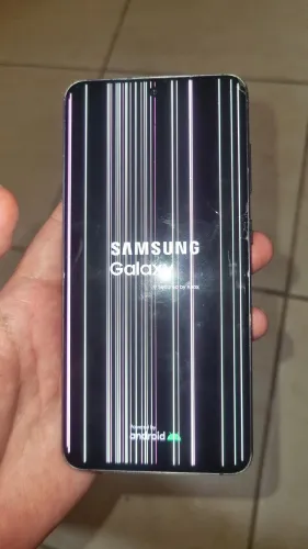 S21fe defeito de linhas na tela e trinco ( o trinco não atrapalha)