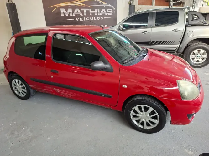 Renault Clio Hi-flex 1.0 16V 3P 2011