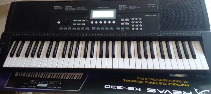 Teclado Roland Profissional 61 teclas sensitivas