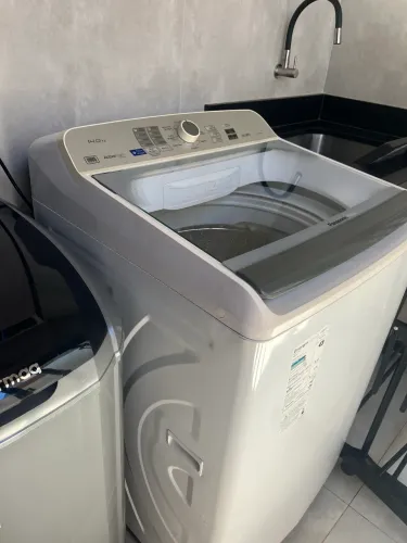 Vendo máquina de lavar branca 14kg