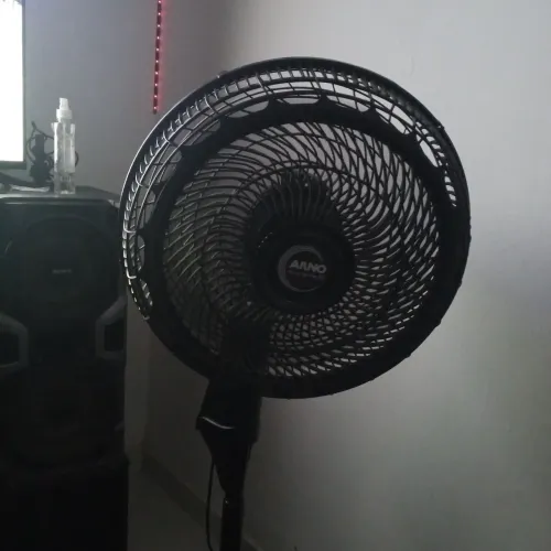 Vende se um ventilador usado