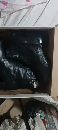 Vendo bota rangali número 40, usado apenas 2 vezes, esta em perfeita condições.